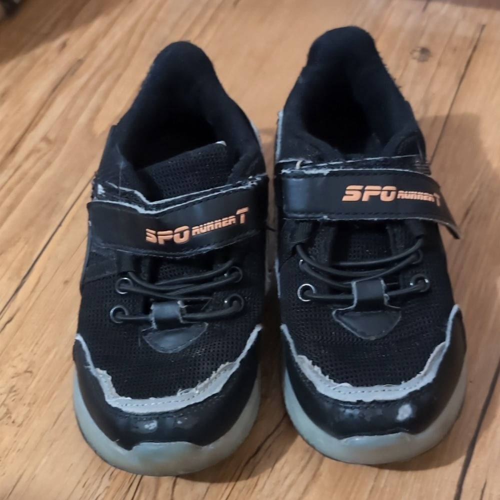 SPC‎ Runner T Black Light Up Shoes with Charger Built in Size 11
